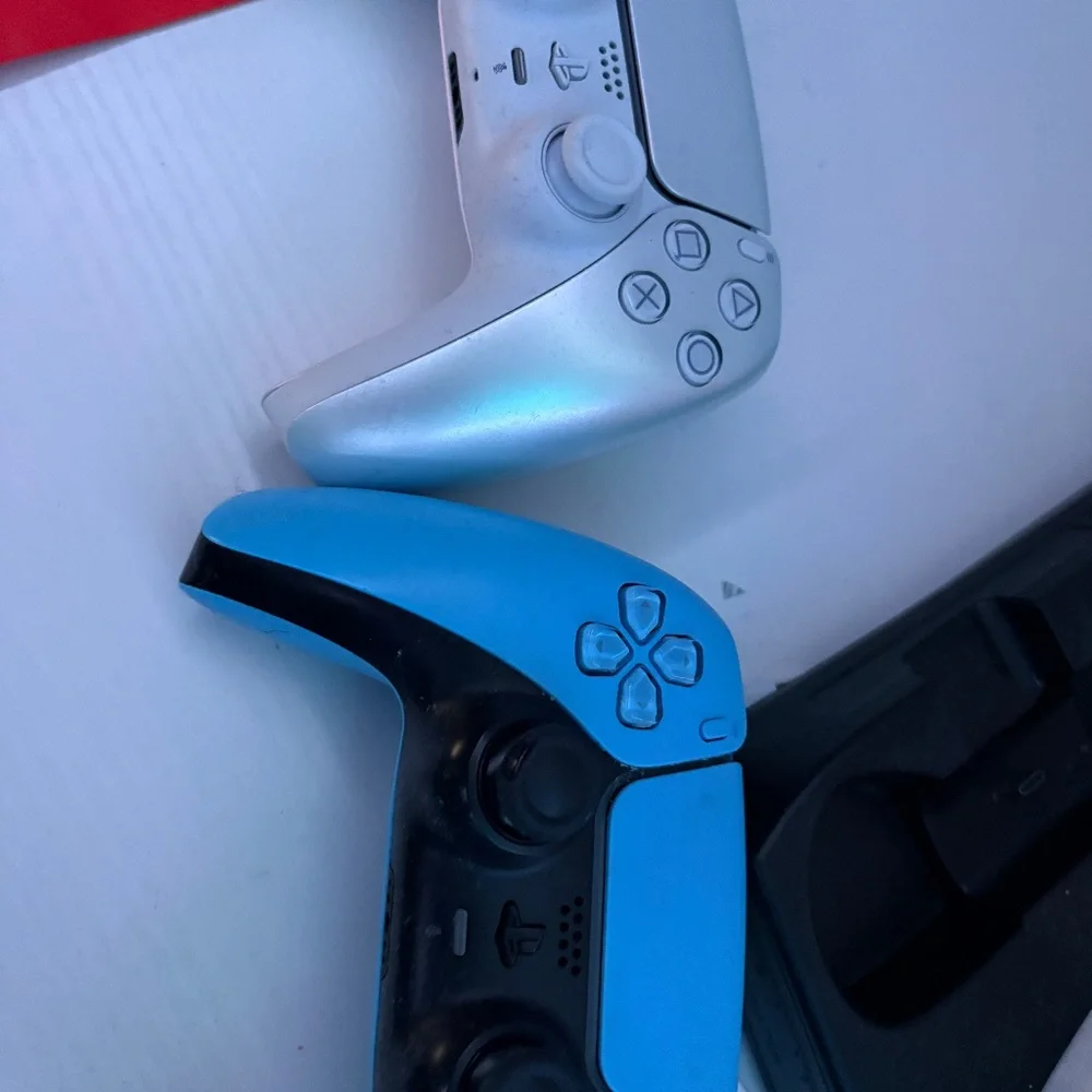 PS5 DIGITAL VERSION (controllers & cooling station)